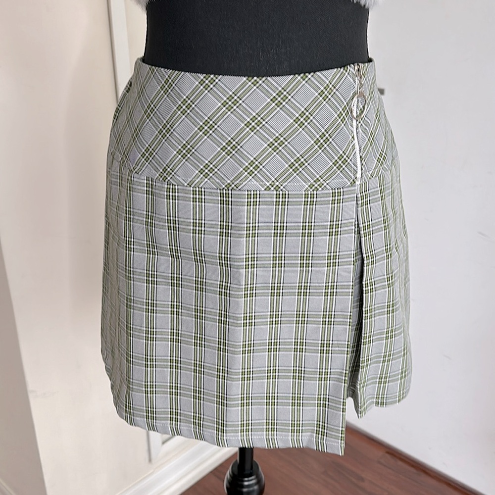 BUNDLE!! vintage 90s plaid skirt and fuzzy pink top - Picture 2 of 6